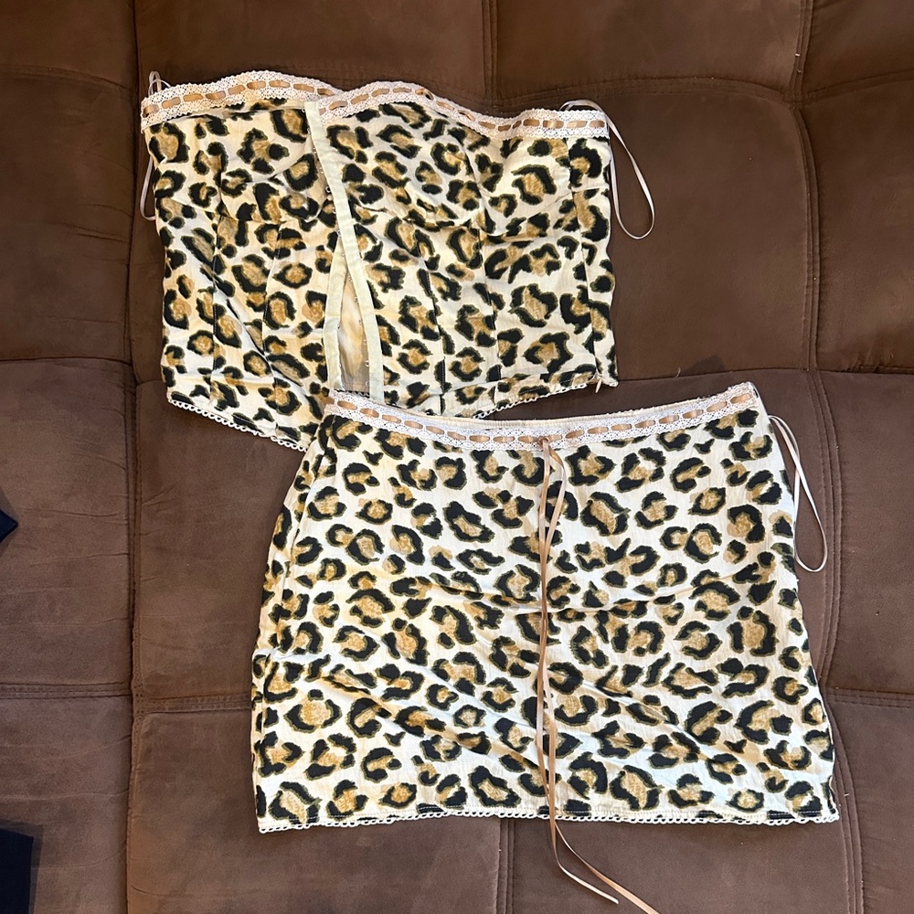 Chic Leopard Print Skirt Set with Lace Trim